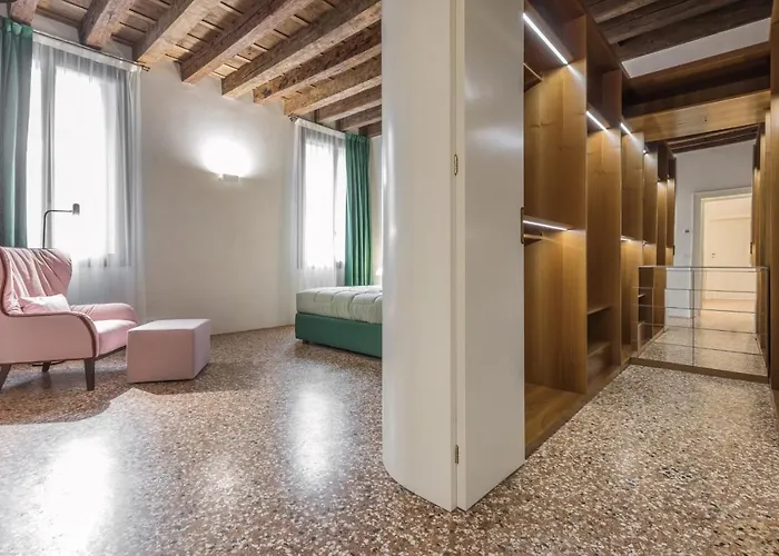 Scaleter - A Fine Luxury Apartment In Palazzo With Canal View